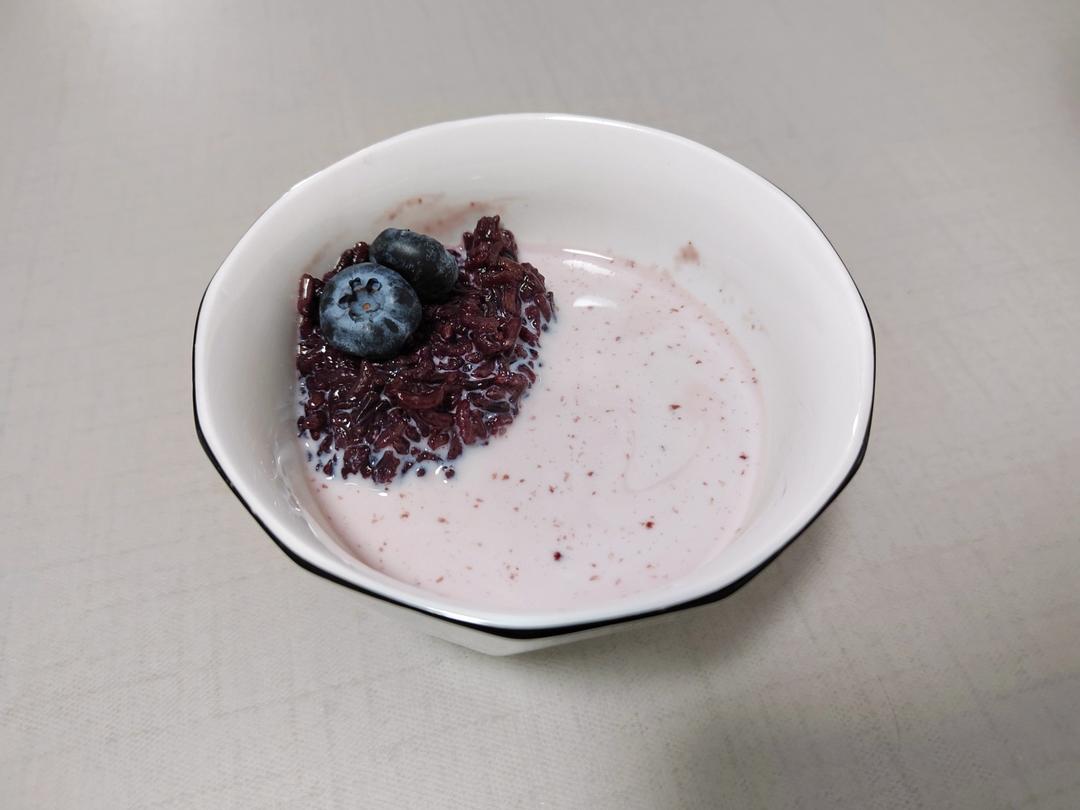 云南甜品  酸奶（椰奶）紫米露