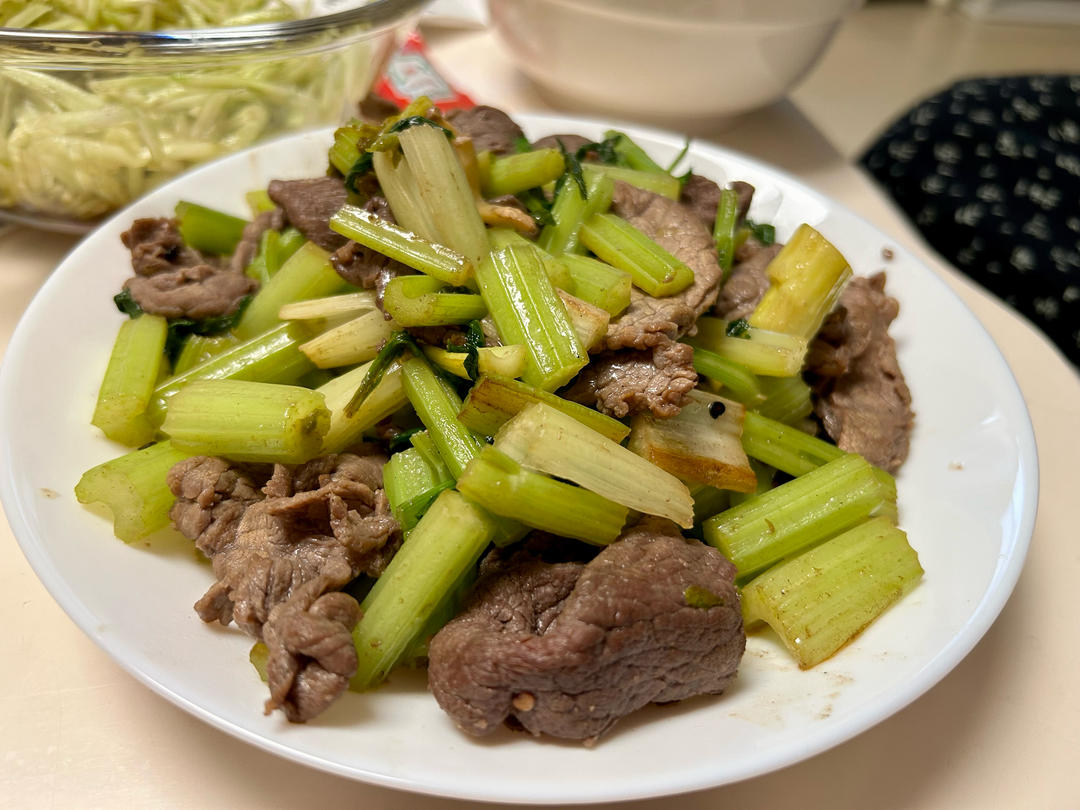 很嫩的小炒芹菜黄牛肉