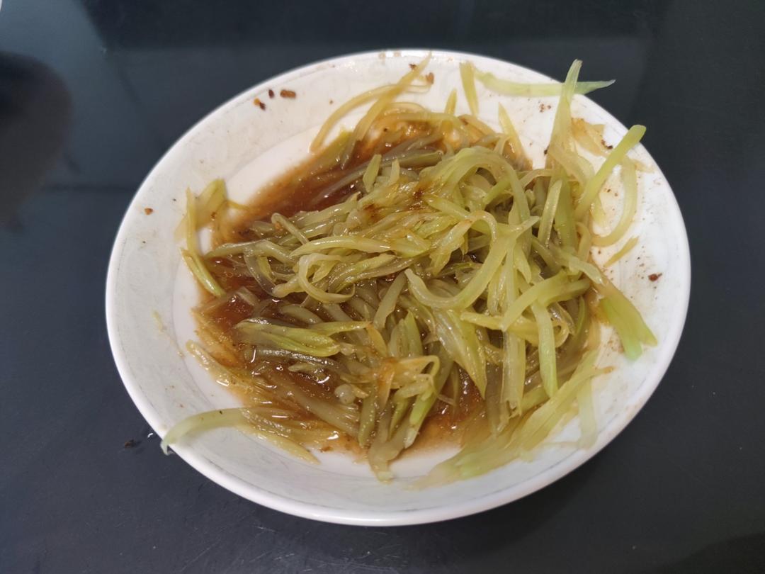 凉拌莴笋丝