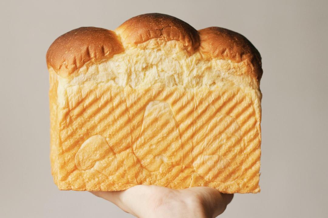 超级爆头王～牛奶蛋黄吐司