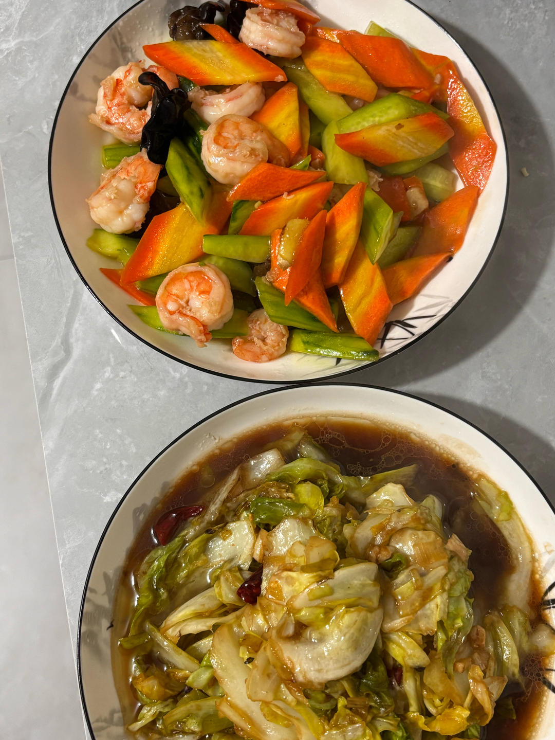 酒店大厨教你爆炒圆白菜，到底是过油过水还是干煸，技巧全在这里