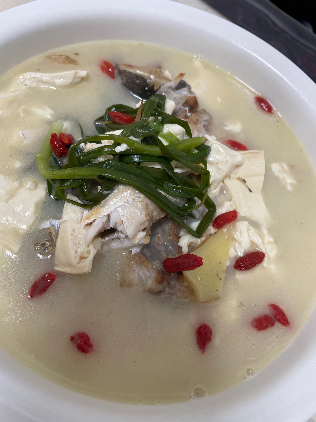 鲜美鲈鱼豆腐汤