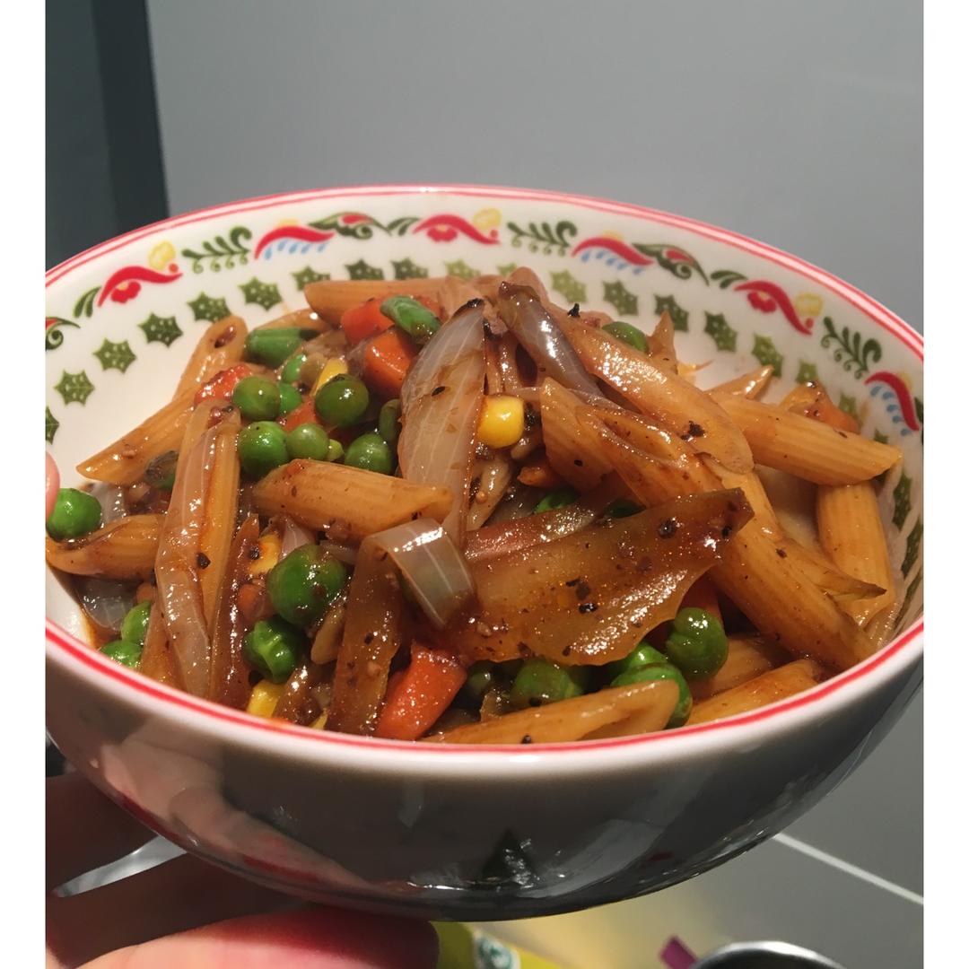 黑椒牛柳炒意面