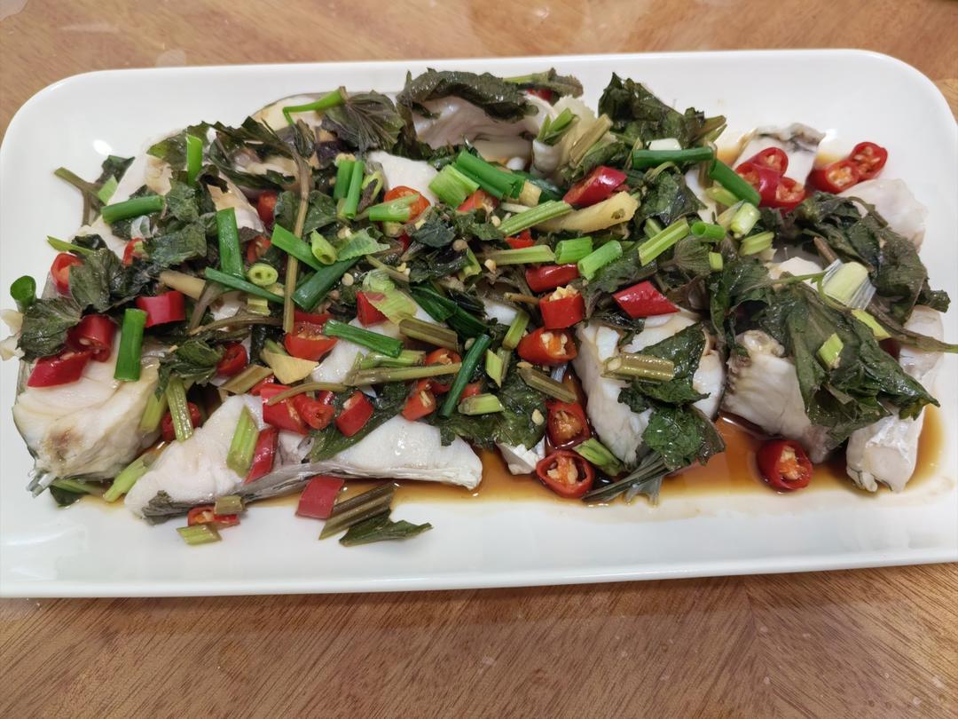 厨师长教你：“清蒸鲈鱼”，鲜嫩美味，内附蒸鱼酱油专业调制方法