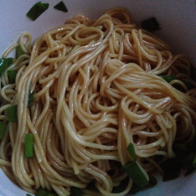 葱爆面—就是汪涵在天天向上里面做的那个啦