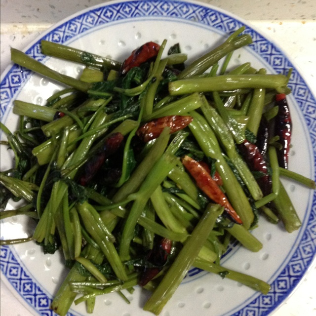 呛炒空心菜