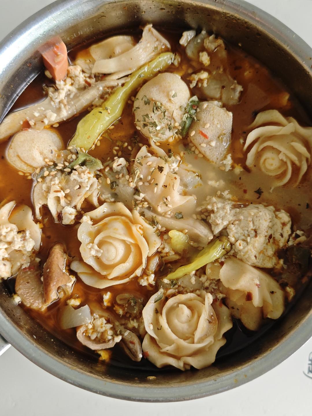 四川家庭版荤豆花儿火锅