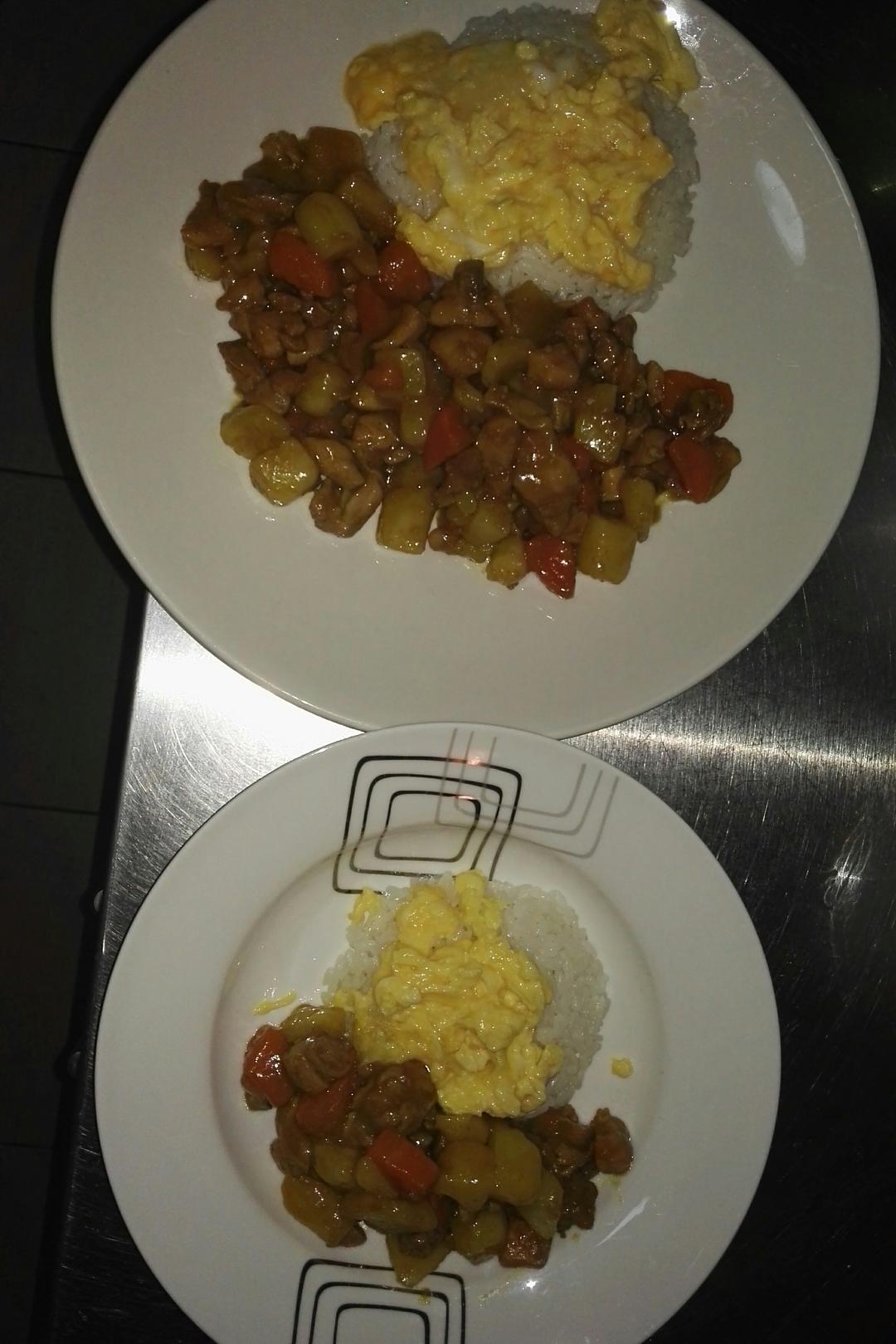 奶香鸡肉咖喱蛋包饭