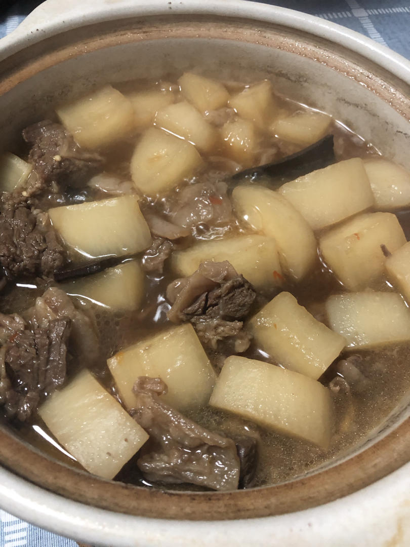 焖烧萝卜牛腩，软烂鲜香，好吃又下饭