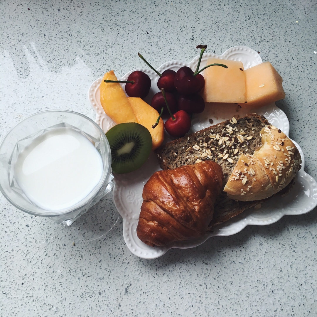 不急不躁吃早餐