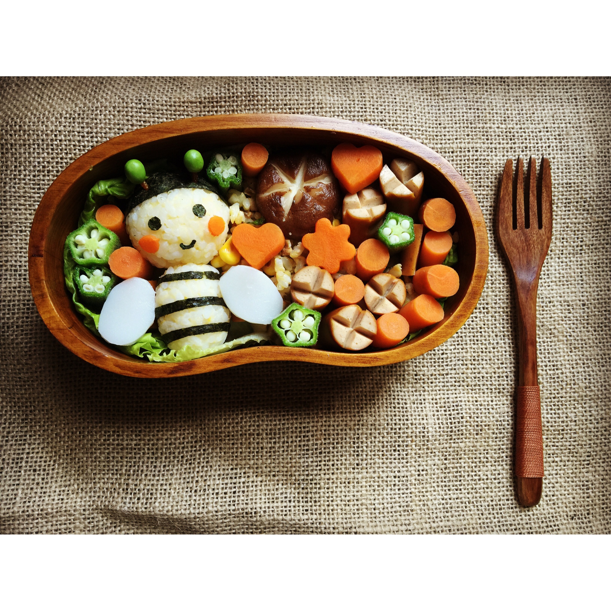 邱小苗做的小蜜蜂饭团便当