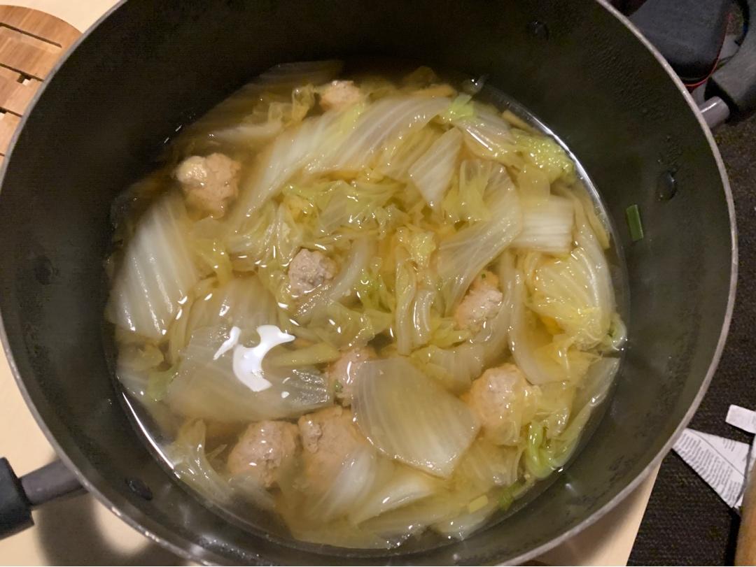 白菜猪肉丸子汤