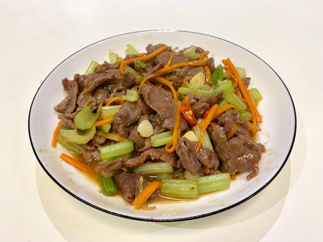 牛肉炒芹菜(不老不柴嫩滑多汁)