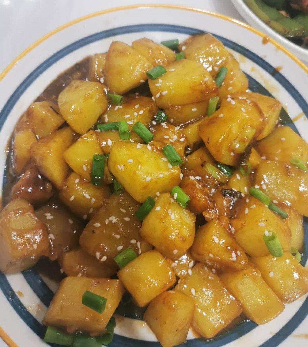 🔥巨下饭，软糯入味！比肉还好吃的红烧土豆