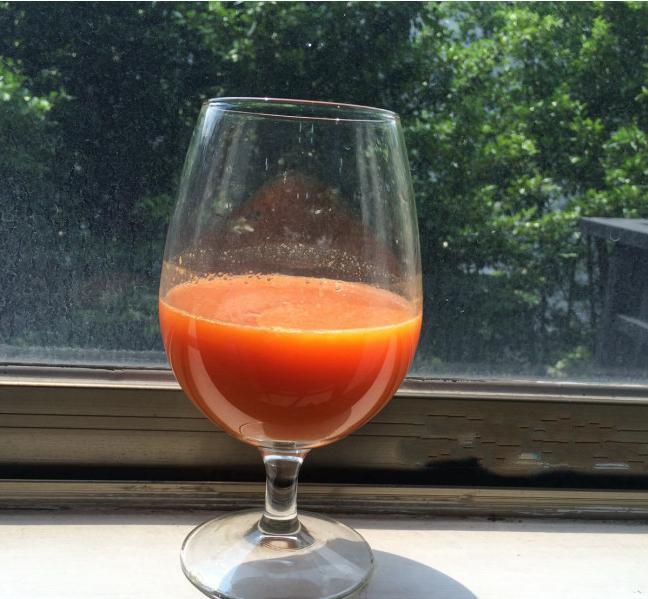 维生素A补充佳饮————胡萝卜汁的做法 步骤3