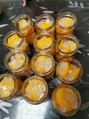 自制黄桃罐头（蒸锅版本）的做法 步骤2