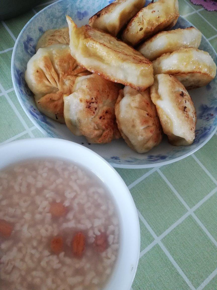 大学食堂的青椒鸡蛋馅饼