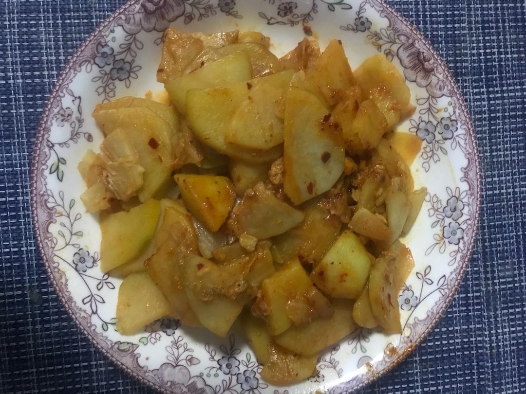 辣白菜炒土豆片