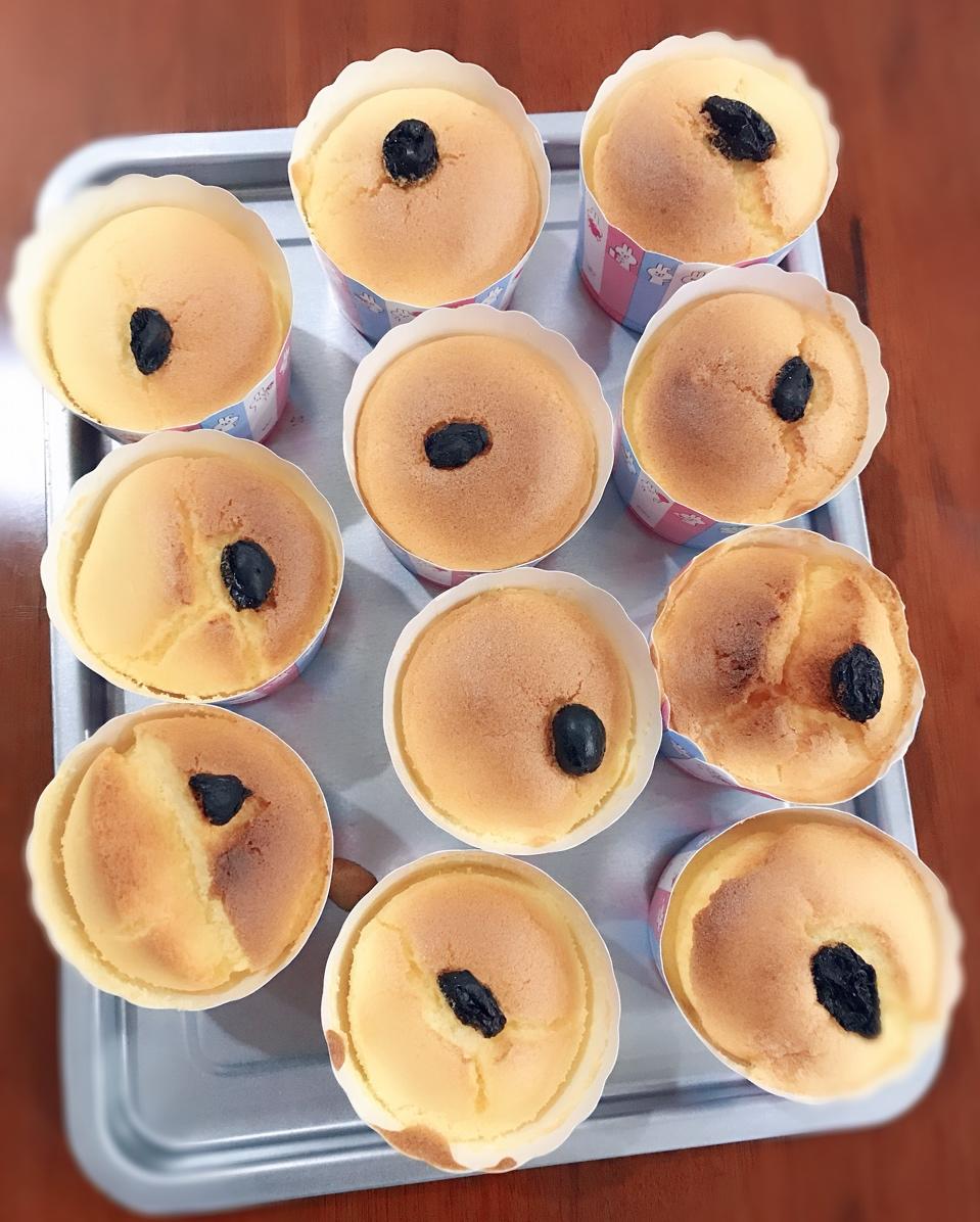 不塌不凹的纸杯戚风蛋糕