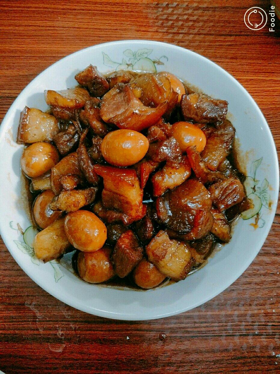 加了鹌鹑蛋后，这盘红烧肉，美味的逆天啦——鹌鹑蛋烧肉（孔瑶食谱）