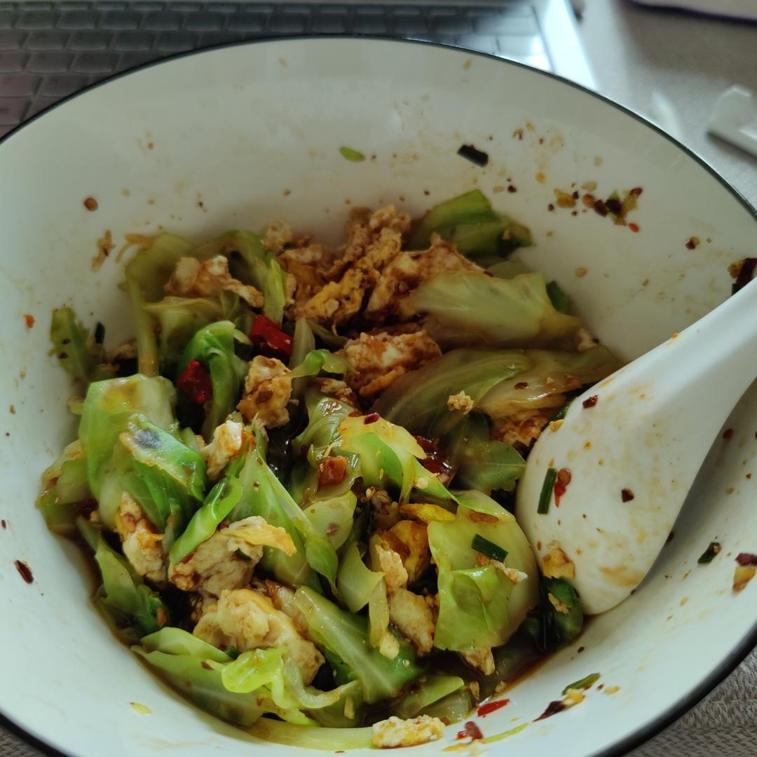 酸辣过瘾的包菜拌荷包蛋