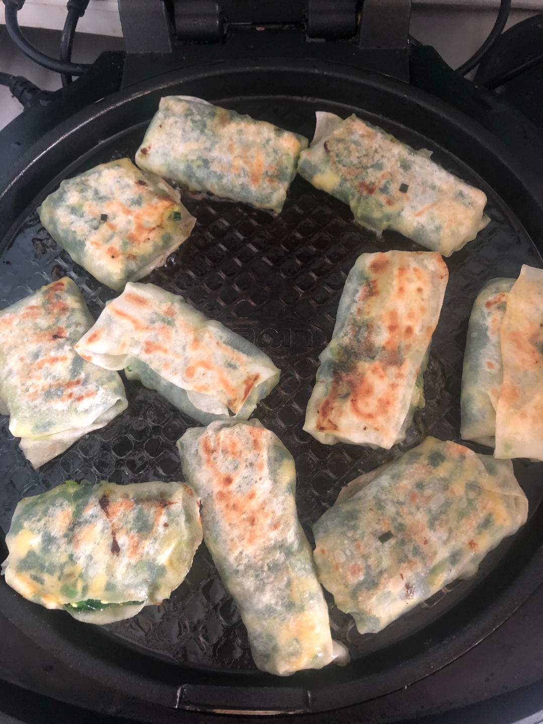 把饺子皮放锅里蒸一蒸，简单方便又好吃，这方法真棒