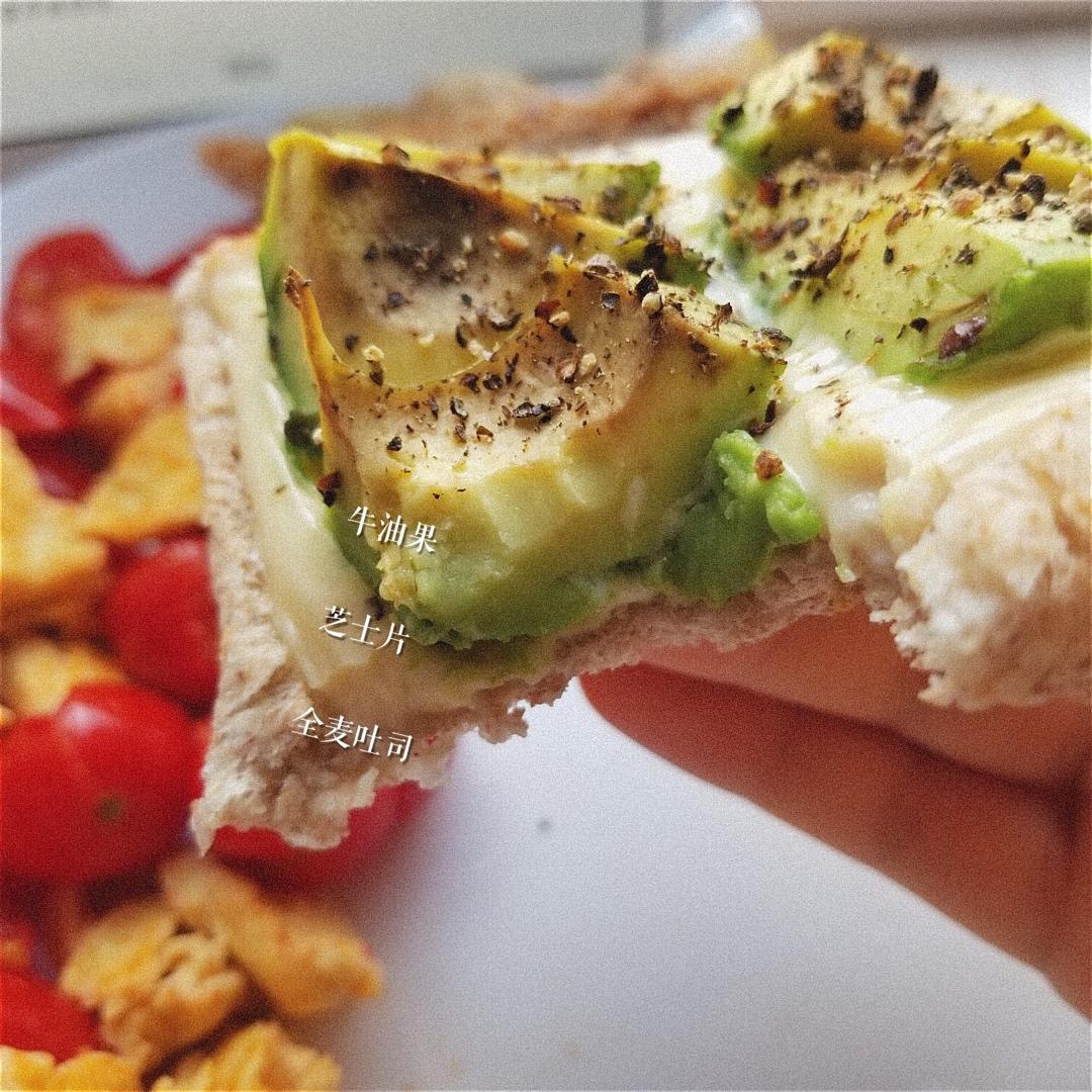 夏天快手健康早餐-牛油果芝士开放三明治（减脂增肌okk）