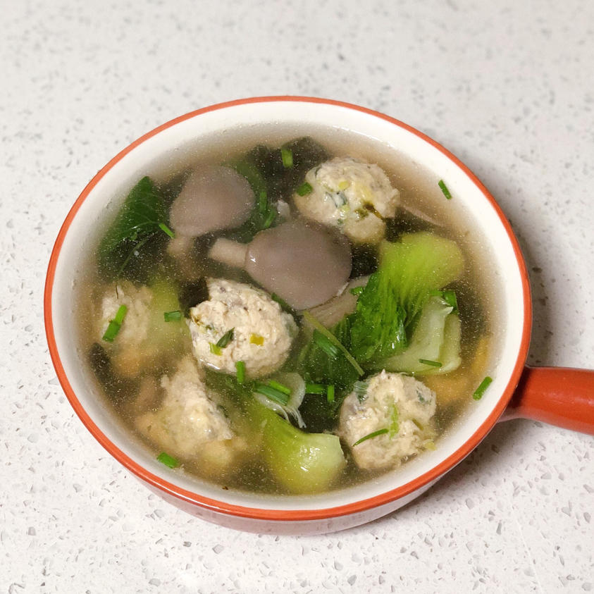 减脂餐｜紫菜鸡胸肉丸汤，汤鲜味美‼️