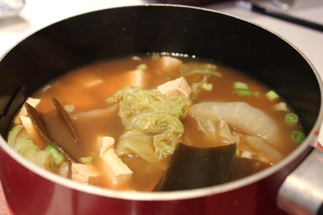 白菜豆腐味增汤的做法