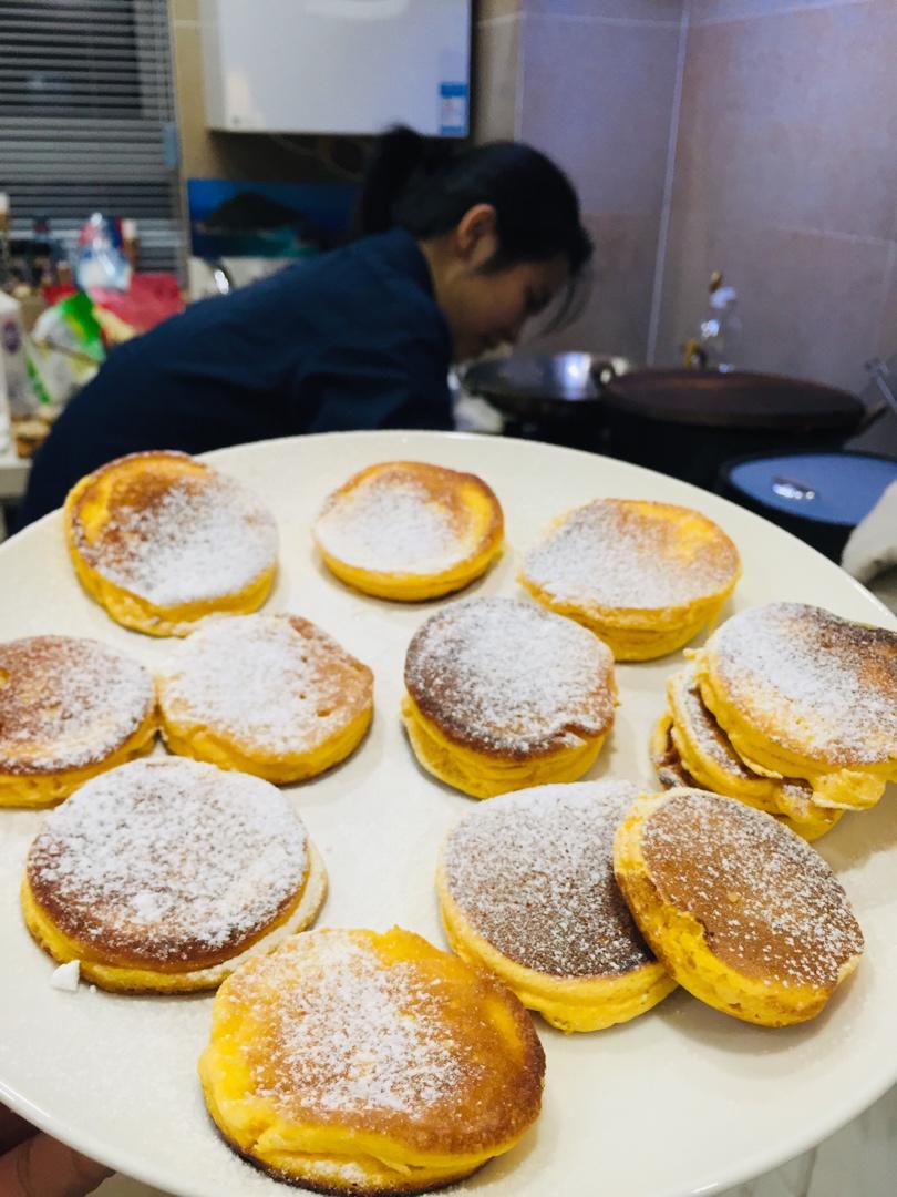 一只不加泡打粉的舒芙蕾松饼 — 南瓜舒芙蕾松饼