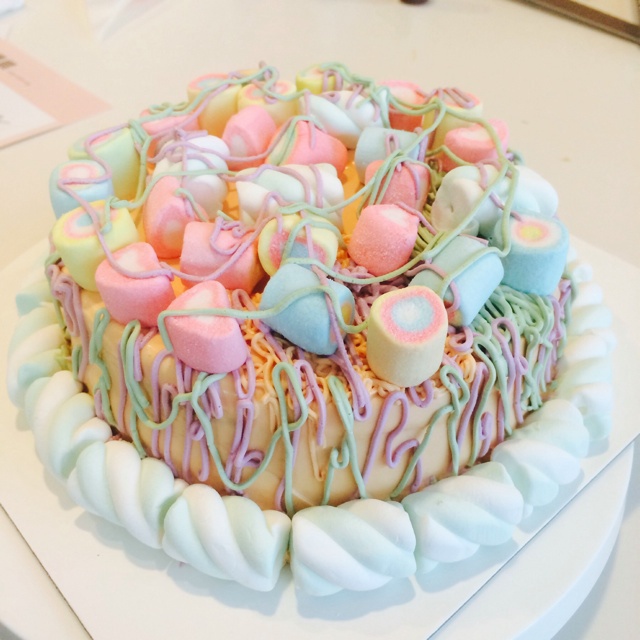 草莓棉花糖生日蛋糕