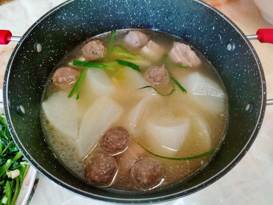 牛肉丸子萝卜汤，简单易做的鲜美味道