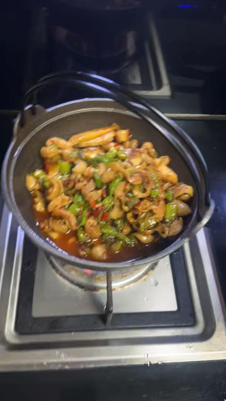 🔥干煸肥肠这样做，实在是太香了，好吃到停不下来😄