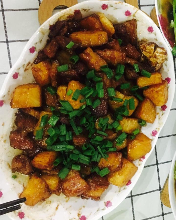 米饭杀手五花肉
（简易电饭煲版）