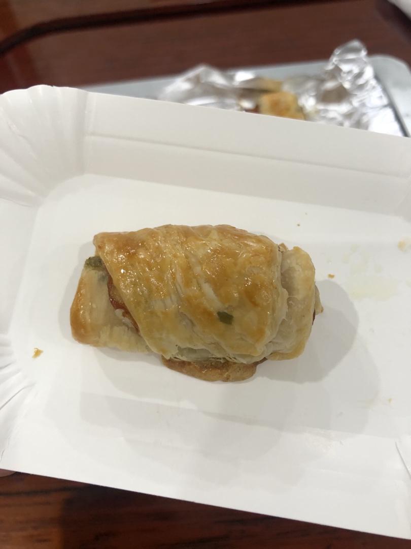 香肠酥皮卷：手抓饼皮还能这样吃，不用和面快速搞定早餐