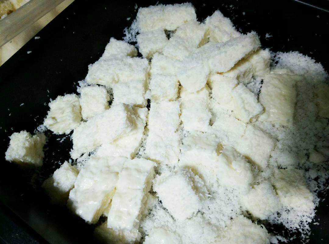 椰丝牛奶小方糕