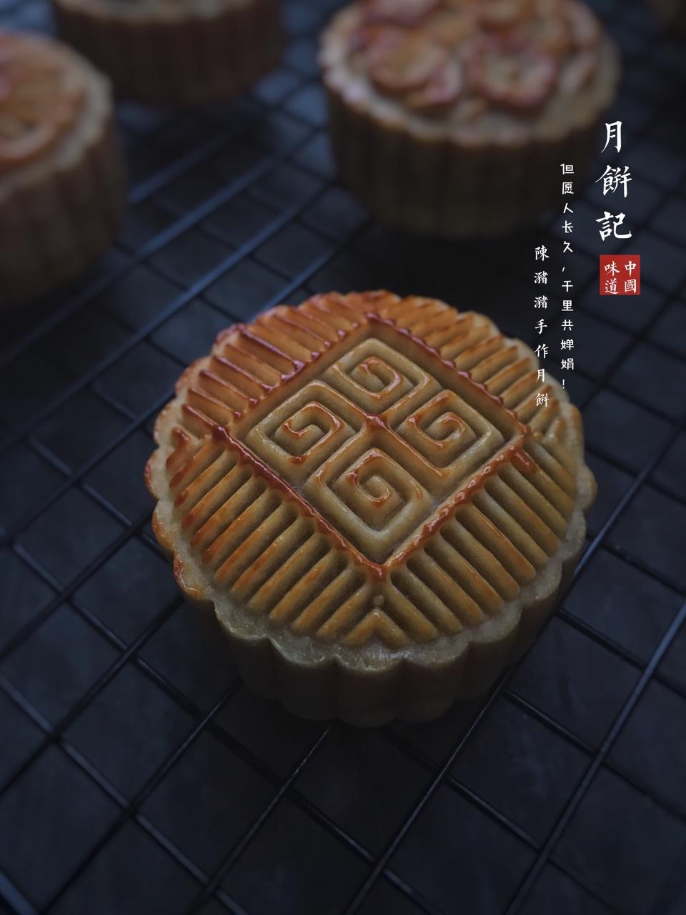 广式月饼—蛋黄莲蓉月饼