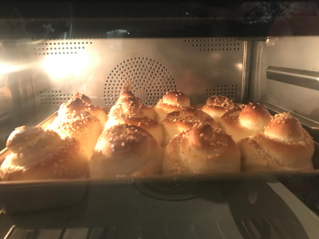 甜滋滋蜂蜜脆底小面包（含详细步骤）