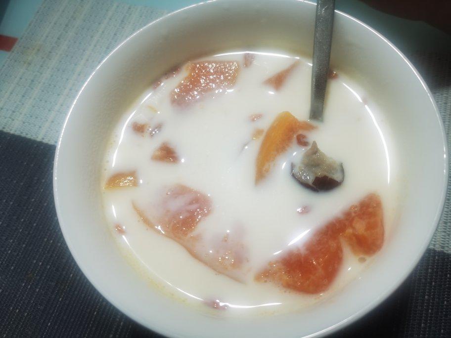 红枣牛奶炖木瓜（不加糖）