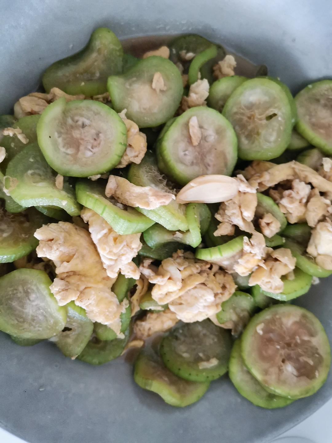 鲜香美味！好吃到舔盘的丝瓜炒鸡蛋