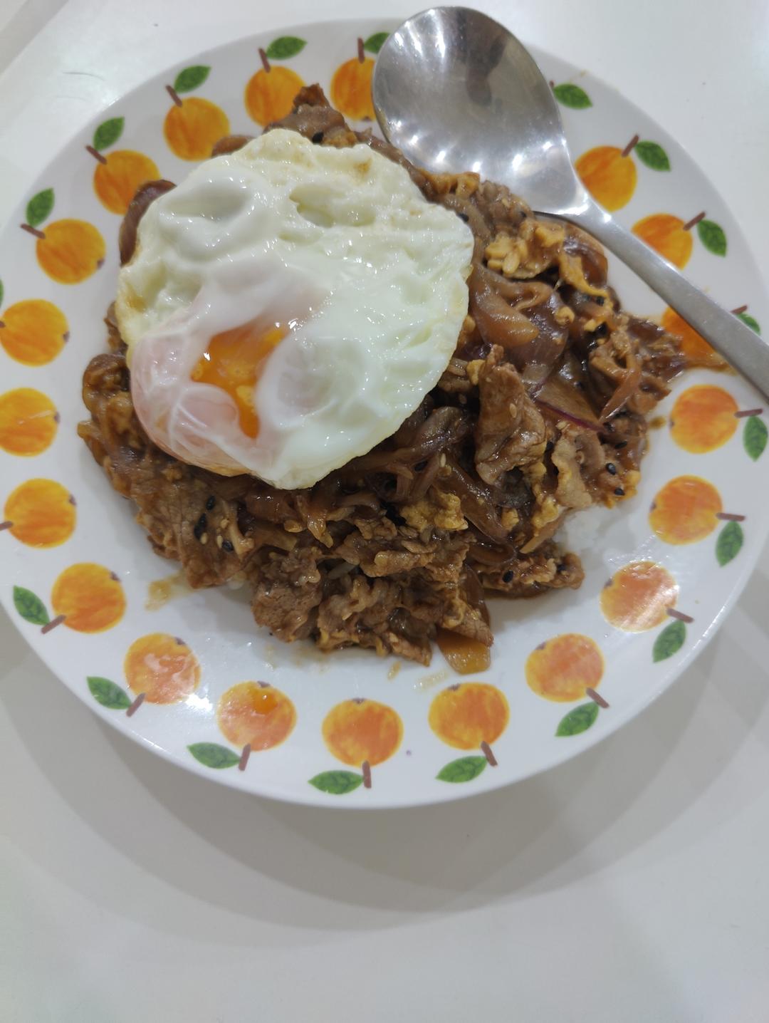 洋葱滑蛋肥牛卷/饭。一个人也要好好吃饭