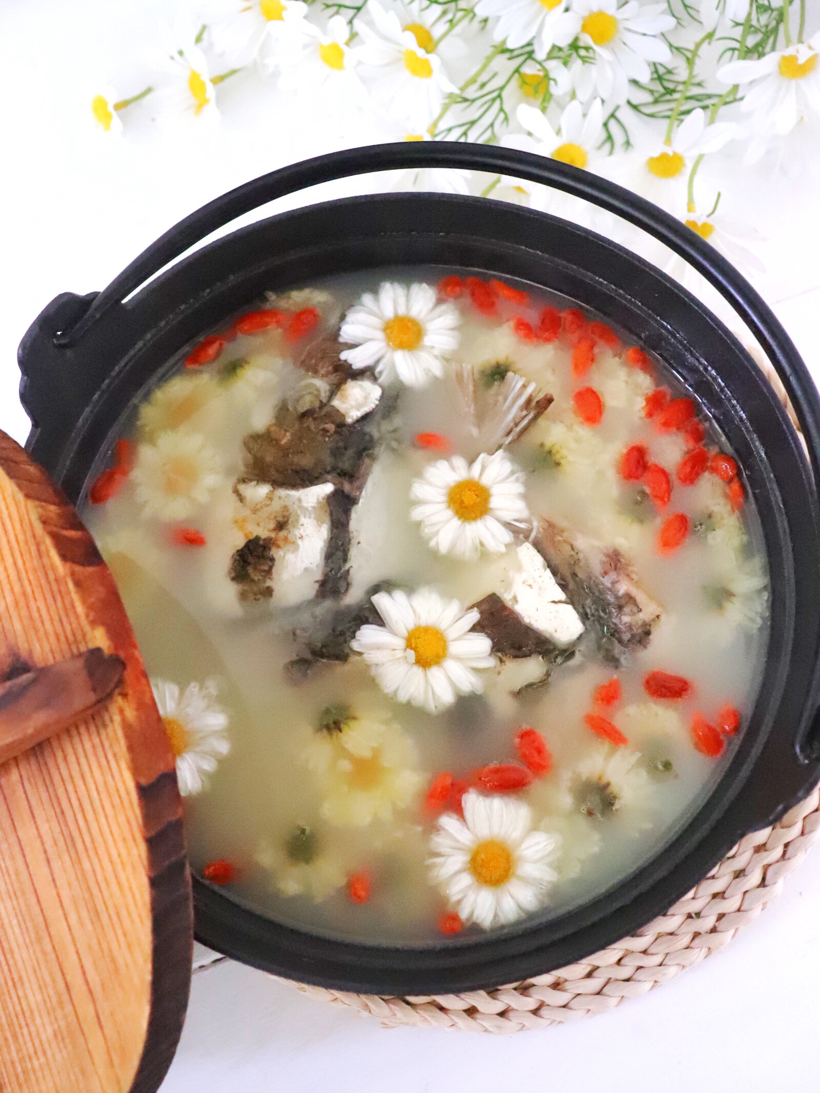 清热明目👀菊花鱼头汤的做法