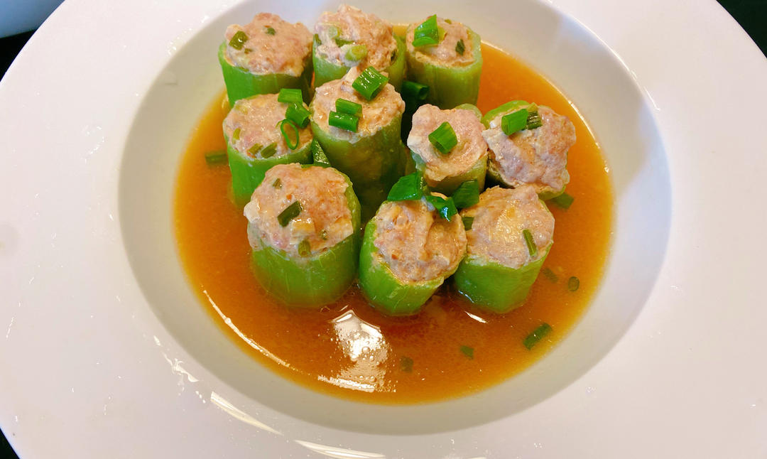 小希妈下厨做的丝瓜酿肉丸