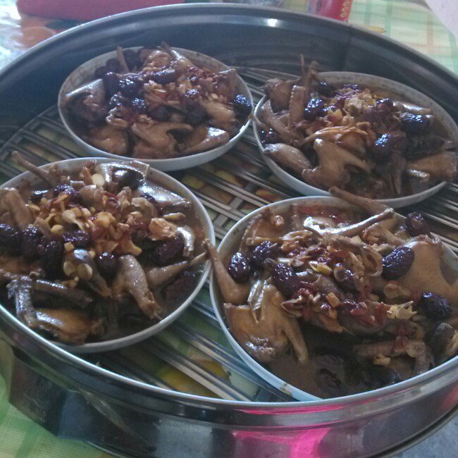 枸杞蒸鸽子