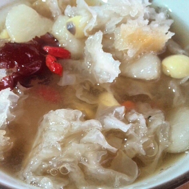 冰糖银耳雪梨汤