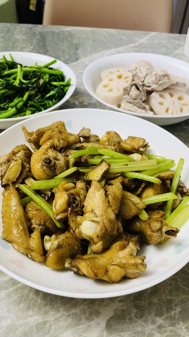 湛江风味：无水沙姜炒鸡