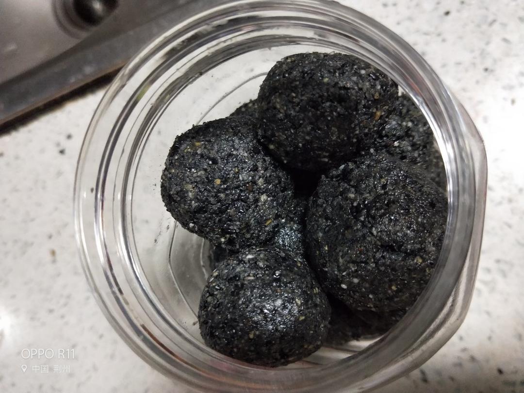 菲啡做的蜂蜜黑芝麻球