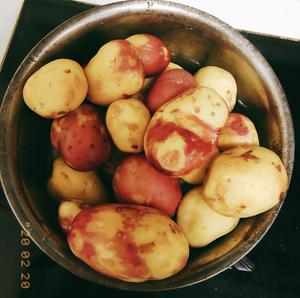 烤箱小土豆的做法 步骤2
