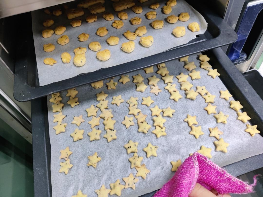 宝宝葱油饼干  宝宝辅食天天学