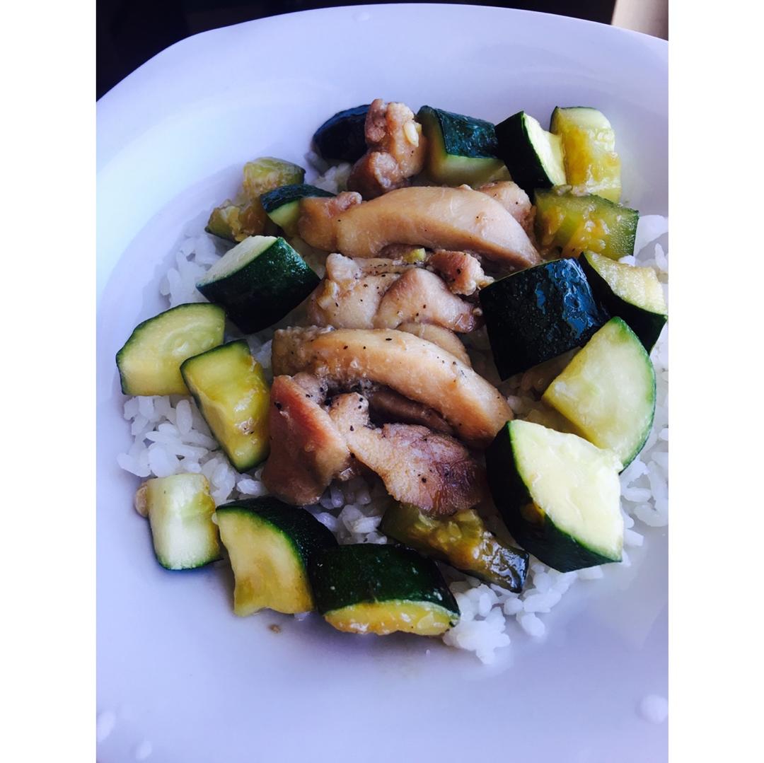 照烧鸡肉配西葫芦Teriyaki Chicken with Zucchini
